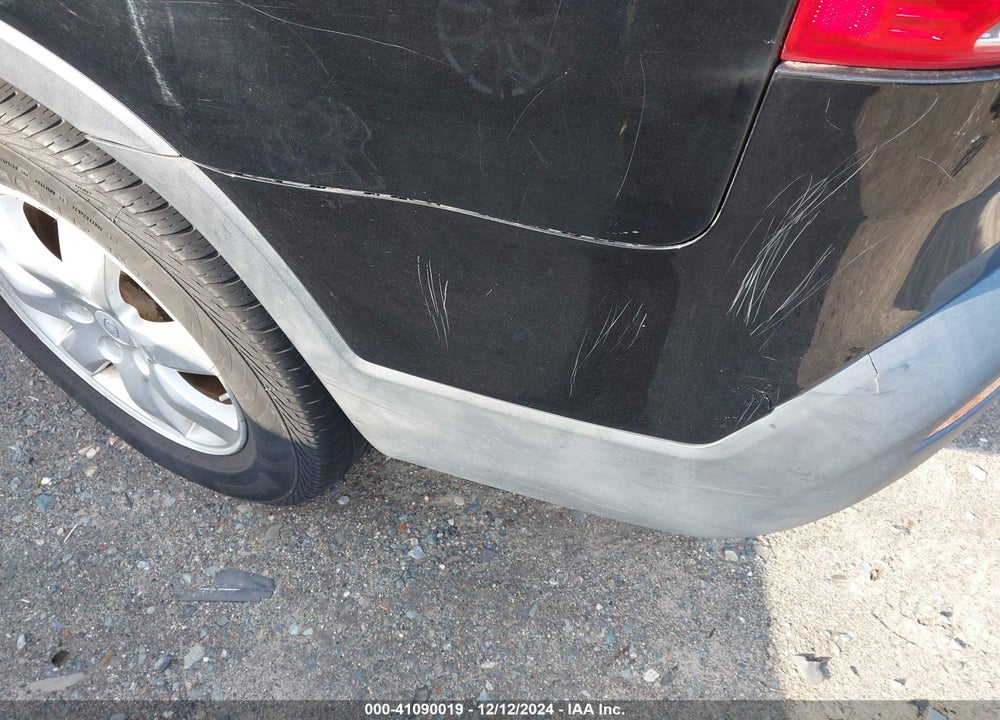 2011 KIA SORENTO LX VIN: 5XYKTDA13BG055313