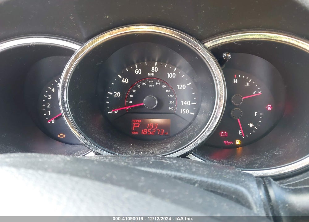 2011 KIA SORENTO LX VIN: 5XYKTDA13BG055313