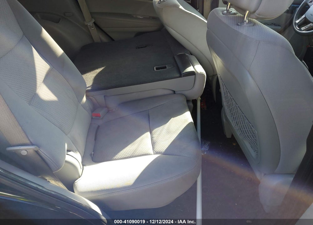 2011 KIA SORENTO LX VIN: 5XYKTDA13BG055313
