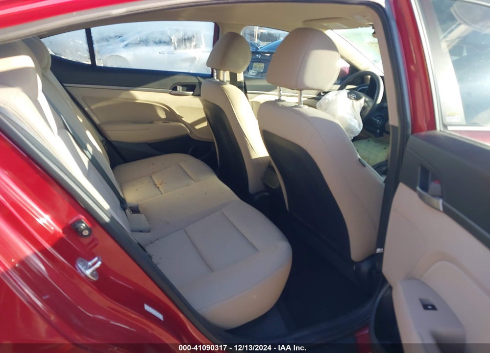 2017 HYUNDAI ELANTRA VIN: KMHD84LF7HU405676