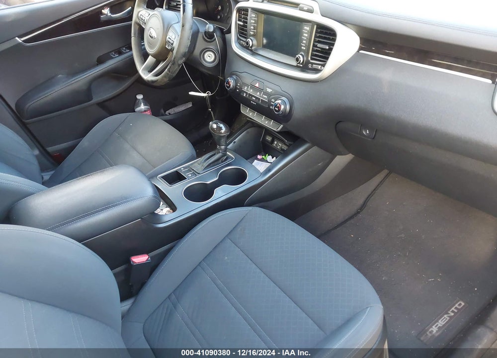 2017 KIA SORENTO 2.4L LX VIN: 5XYPG4A32HG220451