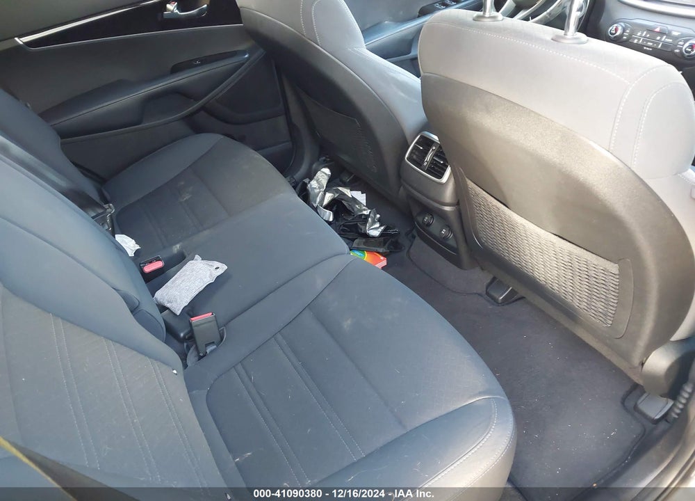 2017 KIA SORENTO 2.4L LX VIN: 5XYPG4A32HG220451
