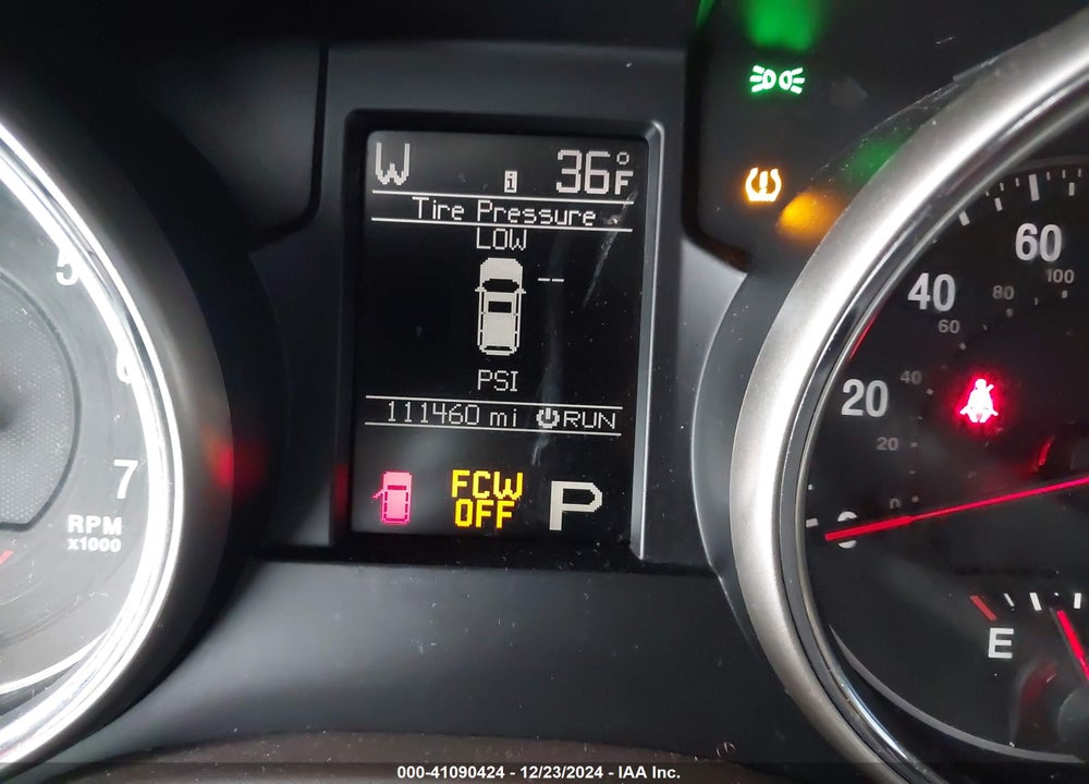 2011 JEEP GRAND CHEROKEE OVERLAND VIN: 1J4RR6GT8BC647760