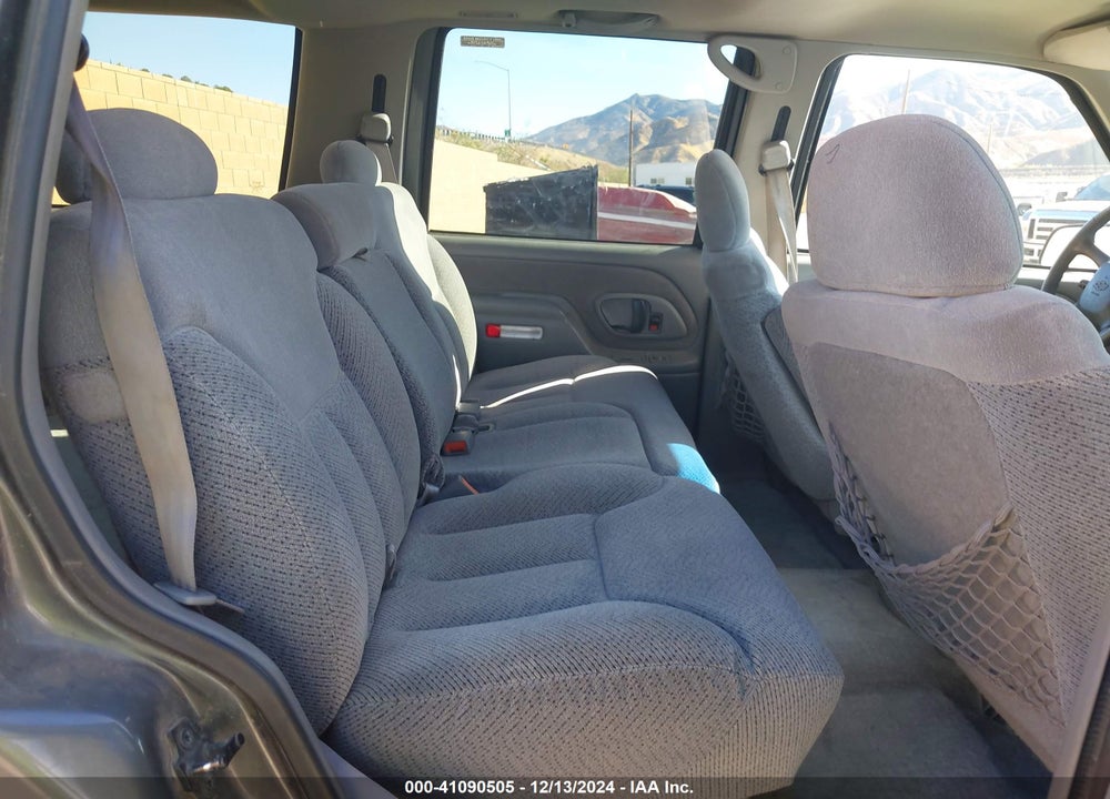 1999 CHEVROLET TAHOE LS VIN: 1GNEC13R2XJ511251