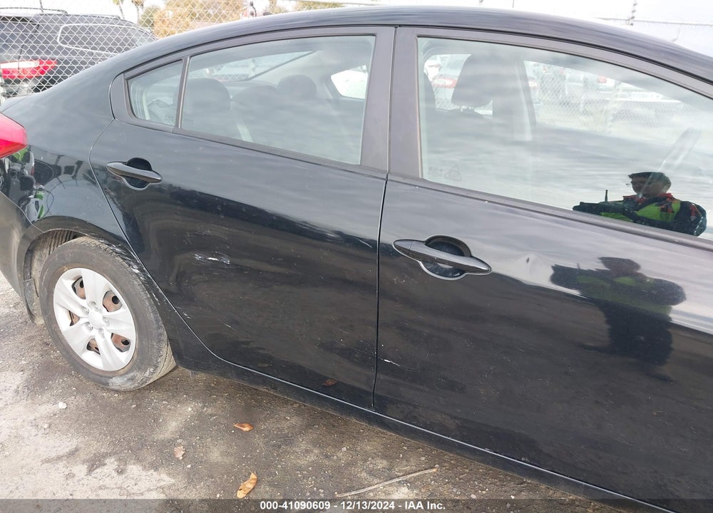 2015 KIA FORTE LX VIN: KNAFX4A66F5272058