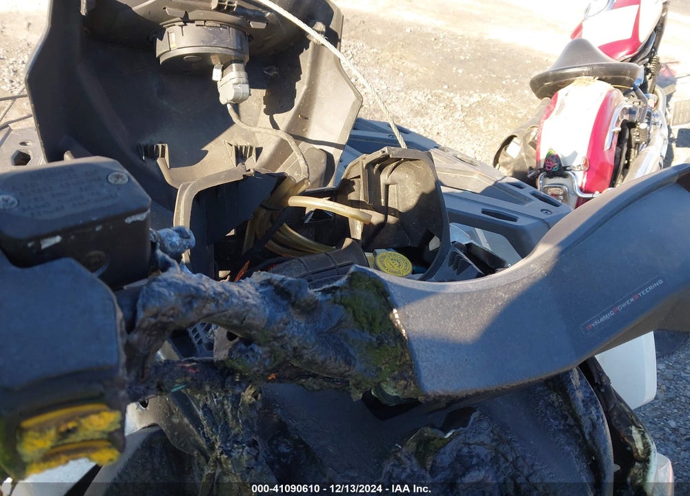 2017 CAN-AM OUTLANDER MAX 650 XT VIN: 3JBLPAJ23HJ002904