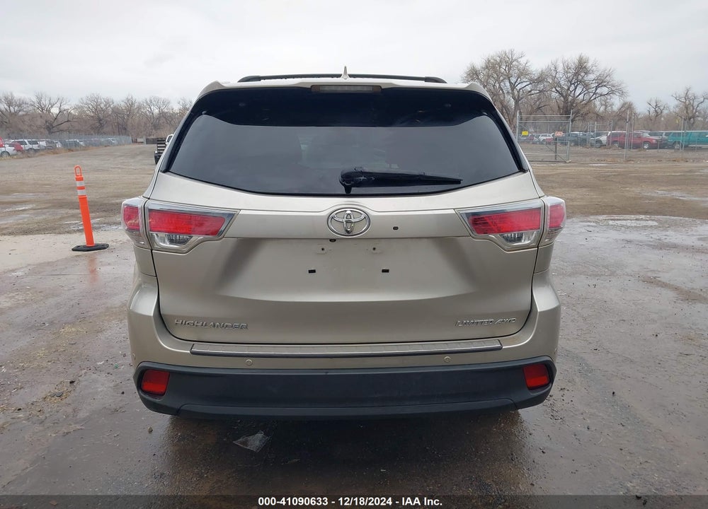 2015 TOYOTA HIGHLANDER LIMITED PLATINUM V6 VIN: 5TDDKRFH2FS205189