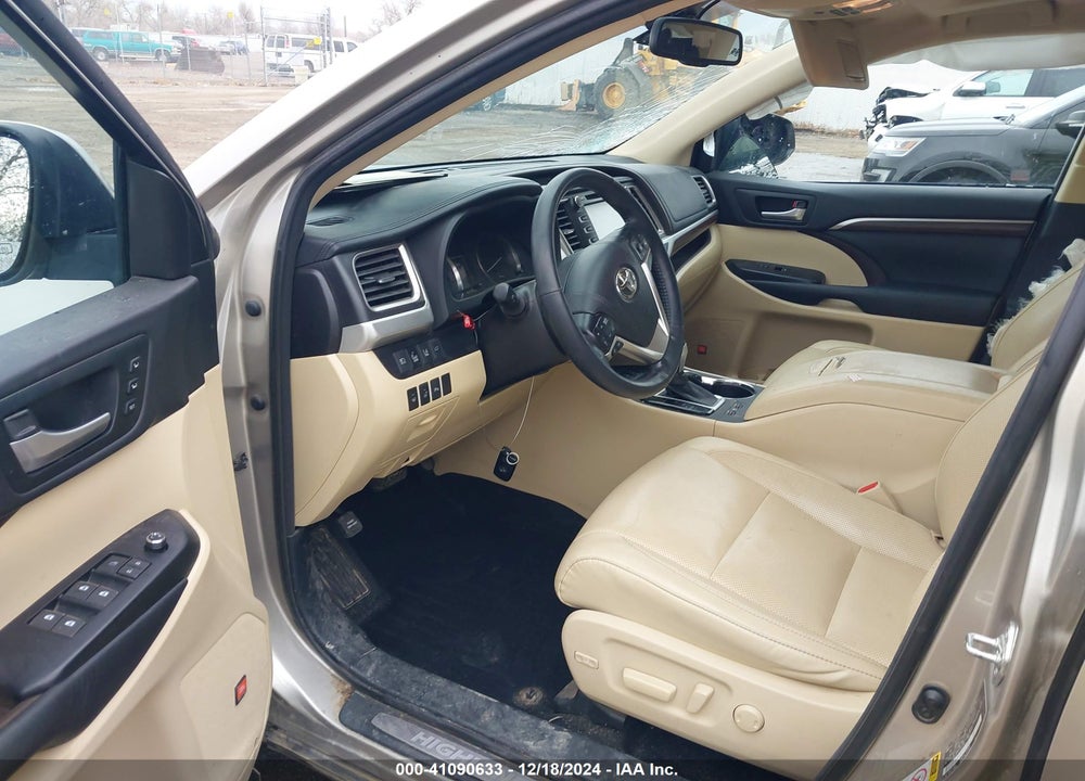 2015 TOYOTA HIGHLANDER LIMITED PLATINUM V6 VIN: 5TDDKRFH2FS205189