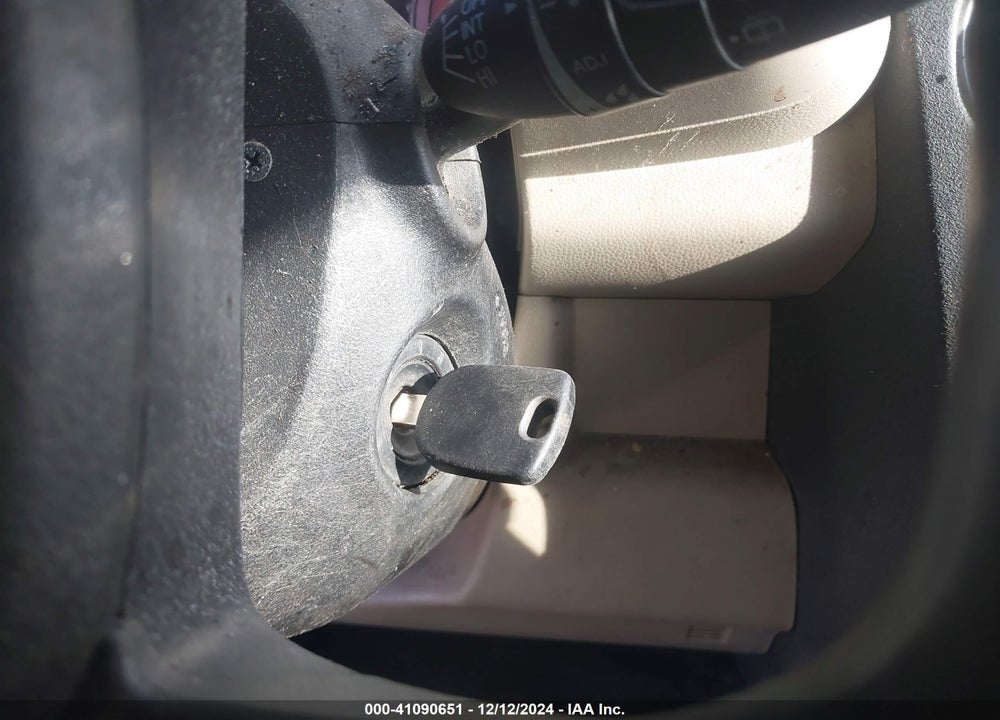 2011 HONDA PILOT LX VIN: 5FNYF4H26BB019218