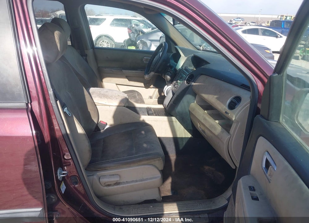 2011 HONDA PILOT LX VIN: 5FNYF4H26BB019218