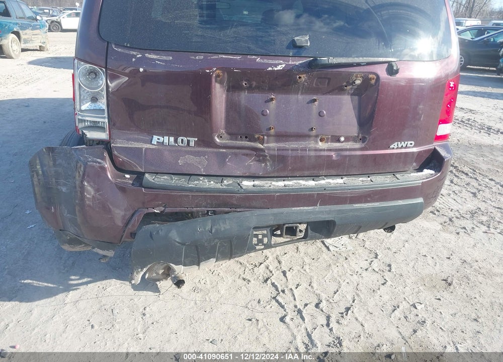 2011 HONDA PILOT LX VIN: 5FNYF4H26BB019218