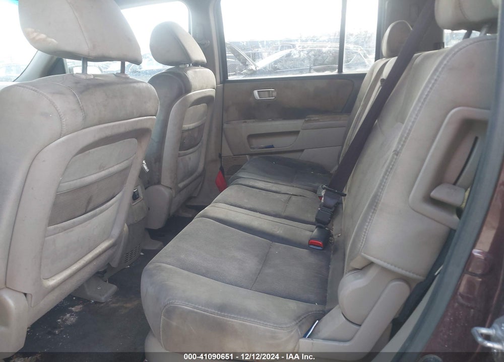 2011 HONDA PILOT LX VIN: 5FNYF4H26BB019218