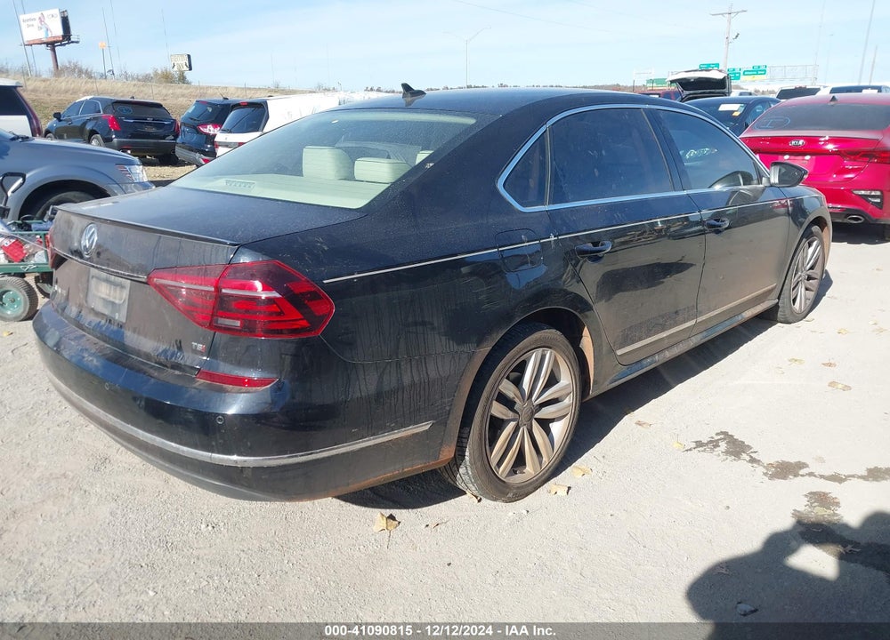 2017 VOLKSWAGEN PASSAT VIN: 1VWGT7A39HC078100
