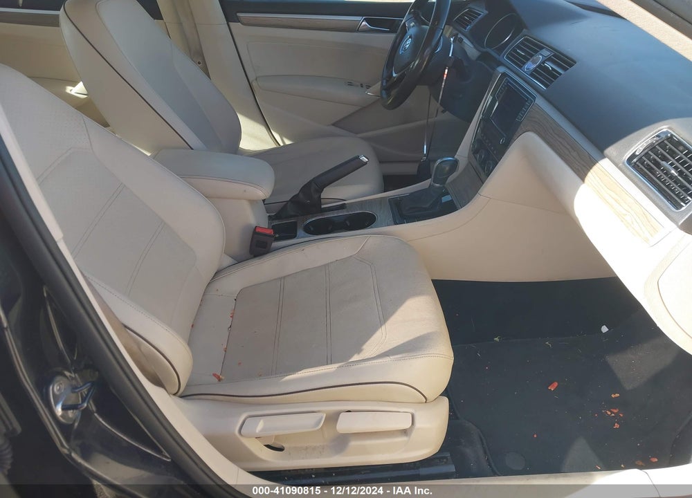 2017 VOLKSWAGEN PASSAT VIN: 1VWGT7A39HC078100
