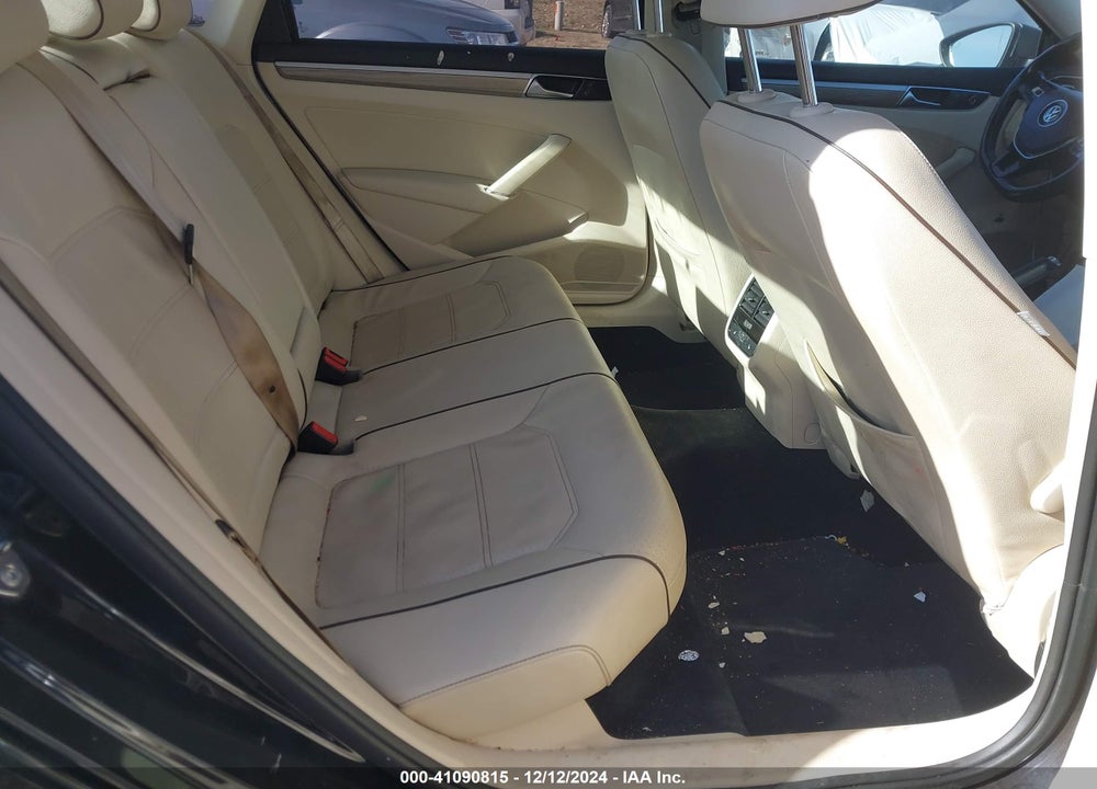 2017 VOLKSWAGEN PASSAT VIN: 1VWGT7A39HC078100