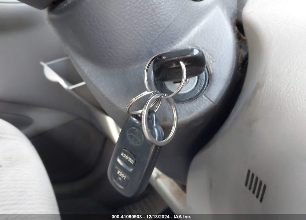 2005 TOYOTA COROLLA LE VIN: 1NXBR32E45Z394056