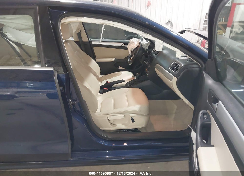 2014 VOLKSWAGEN JETTA VIN: 3VWD17AJ1EM397265