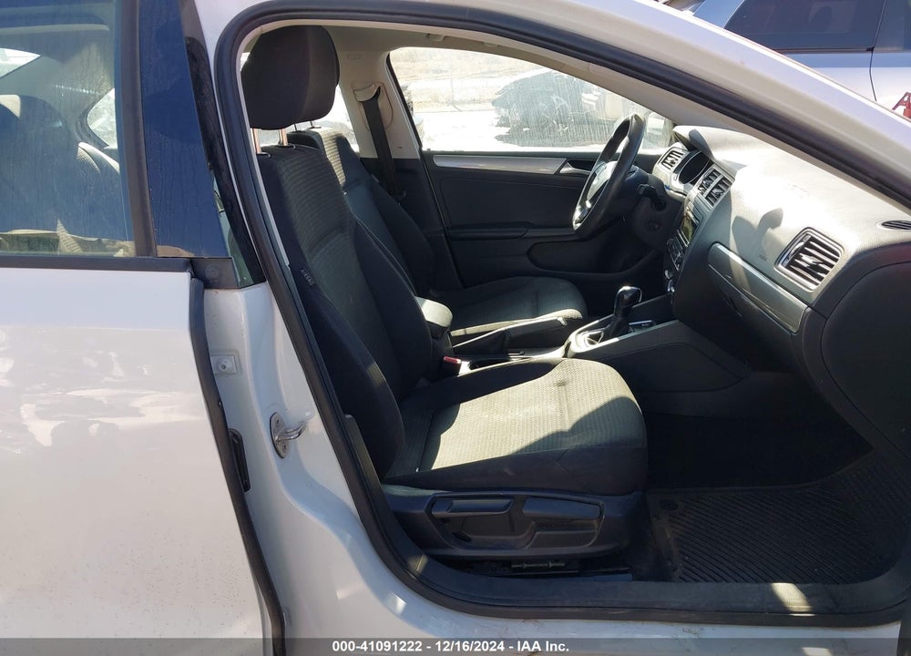 2015 VOLKSWAGEN JETTA 1.8T SE VIN: 3VWD17AJ9FM284214