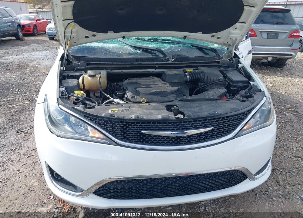 2017 CHRYSLER PACIFICA TOURING L VIN: 2C4RC1BG9HR713284