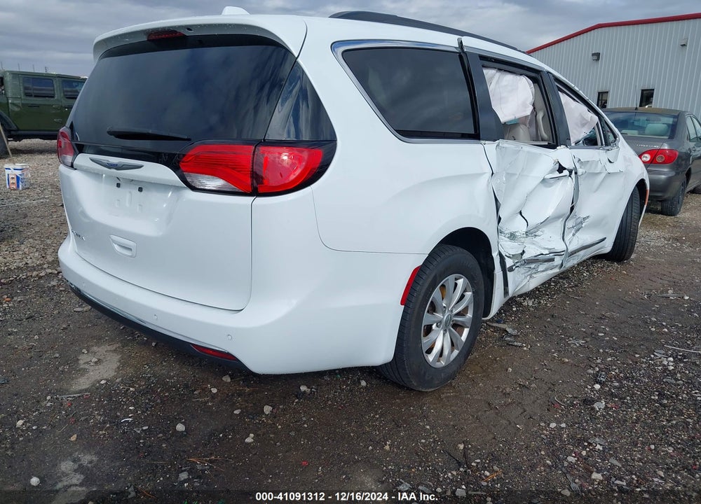 2017 CHRYSLER PACIFICA TOURING L VIN: 2C4RC1BG9HR713284