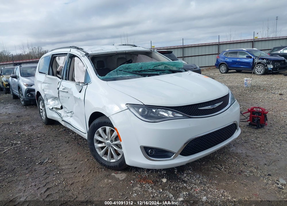 2017 CHRYSLER PACIFICA TOURING L VIN: 2C4RC1BG9HR713284