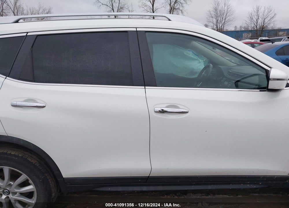 2017 NISSAN ROGUE SV VIN: KNMAT2MT9HP593646