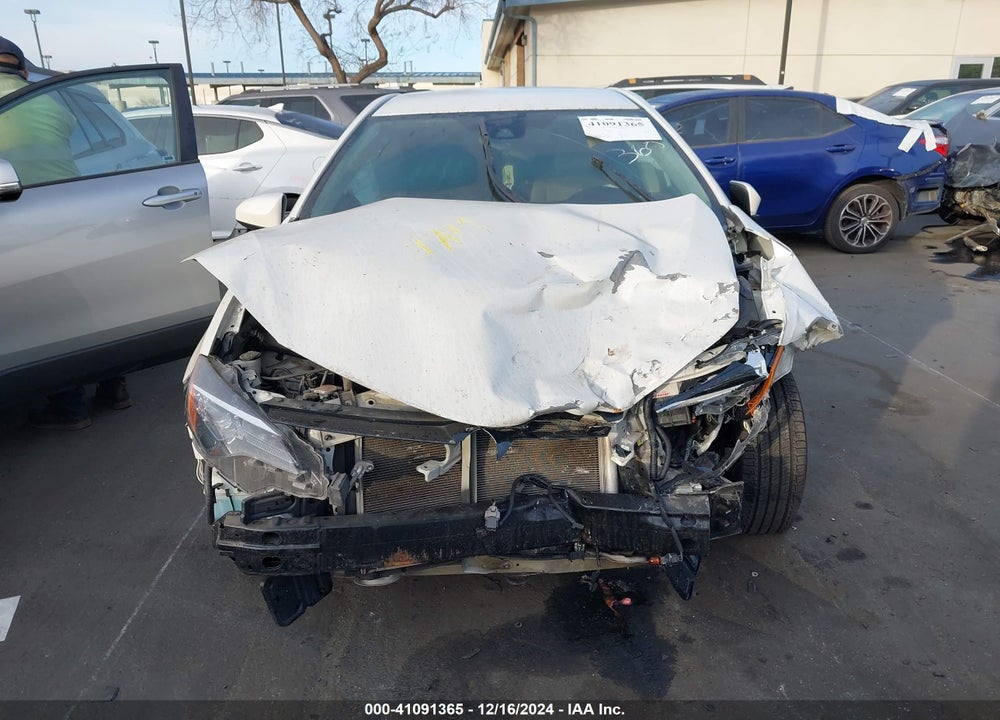 2018 TOYOTA COROLLA LE VIN: 5YFBURHE5JP762992
