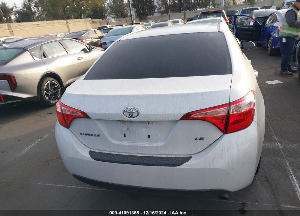 2018 TOYOTA COROLLA LE VIN: 5YFBURHE5JP762992