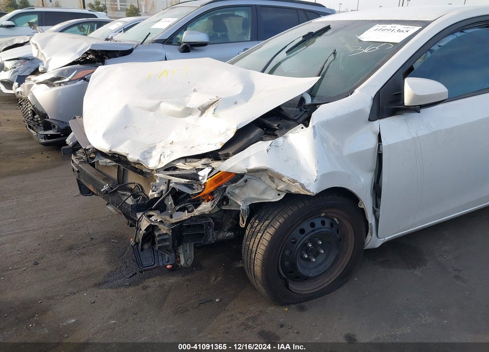 2018 TOYOTA COROLLA LE VIN: 5YFBURHE5JP762992