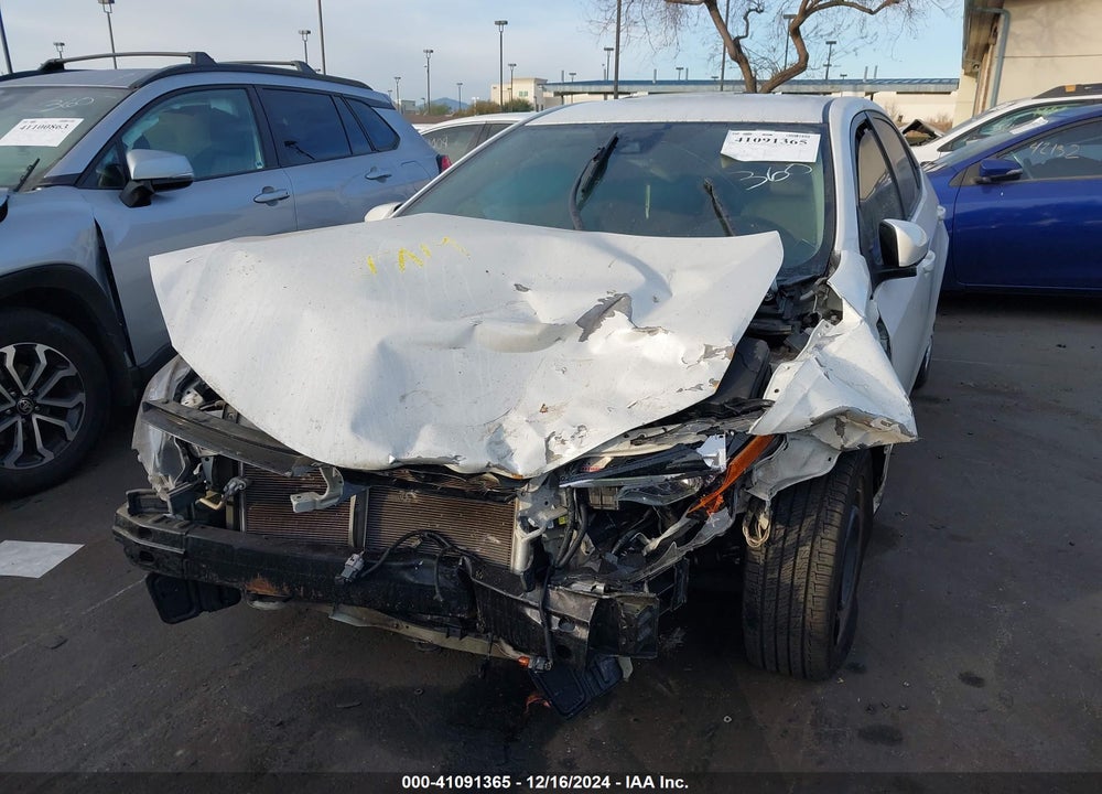 2018 TOYOTA COROLLA LE VIN: 5YFBURHE5JP762992