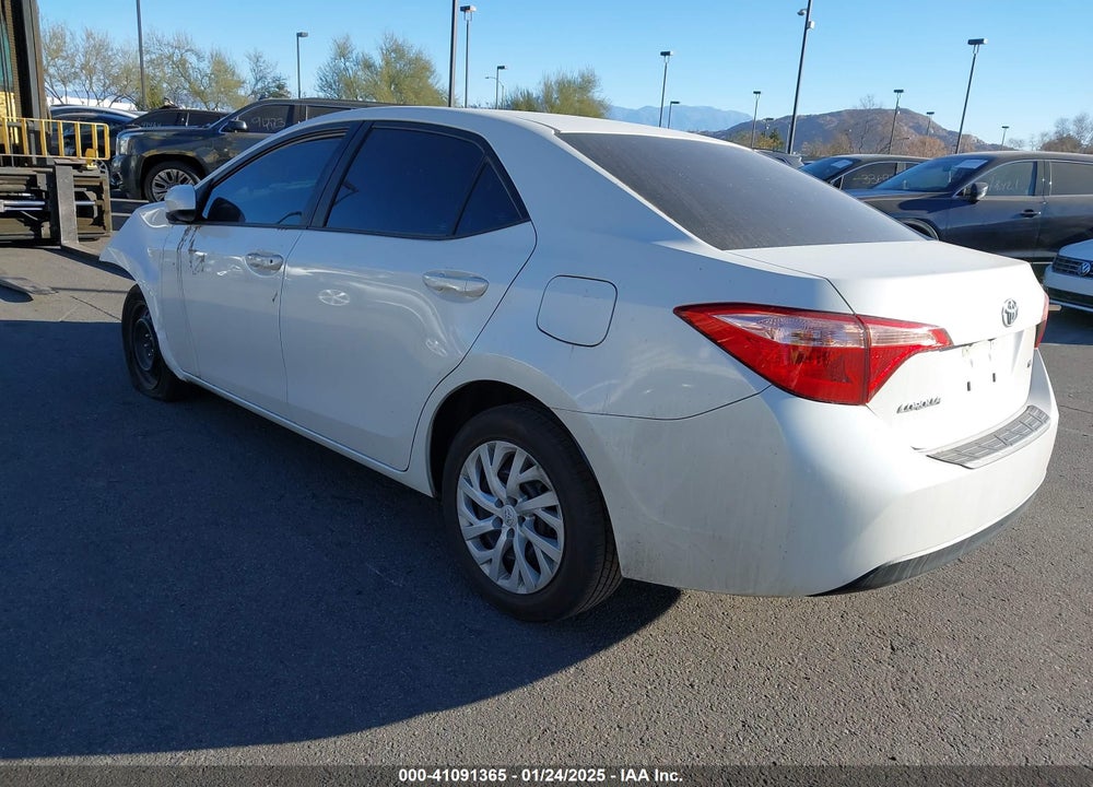 2018 TOYOTA COROLLA LE VIN: 5YFBURHE5JP762992