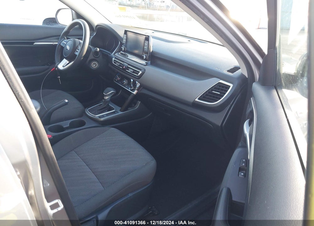 2021 KIA SELTOS LX VIN: KNDEPCAA3M7225049