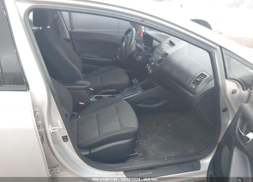 2016 KIA FORTE LX VIN: KNAFX4A68G5575988