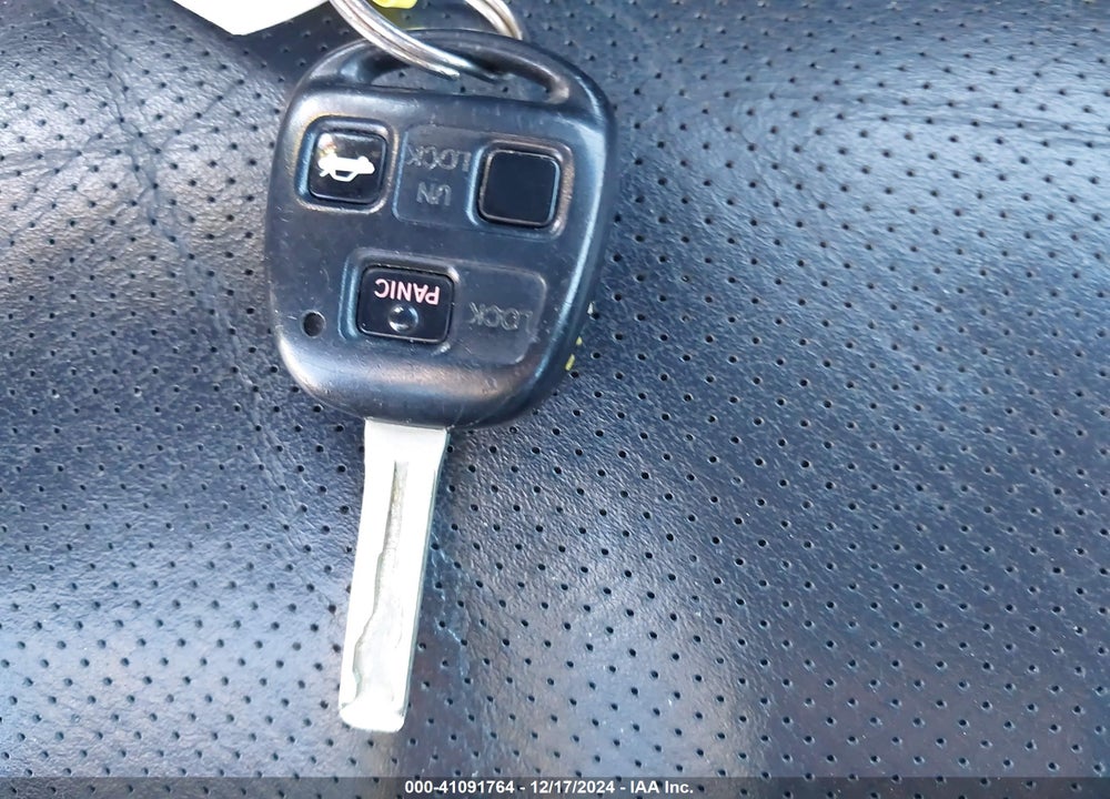 2005 LEXUS ES 330 VIN: JTHBA30G155085704