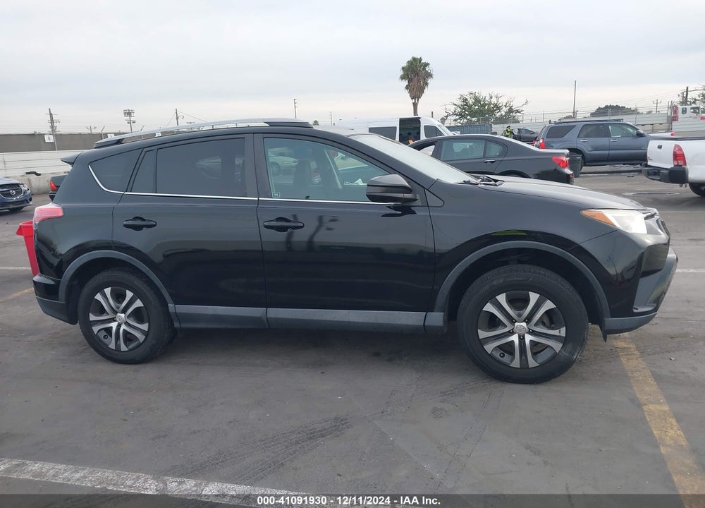 2018 TOYOTA RAV4 LE VIN: 2T3ZFREV7JW504833