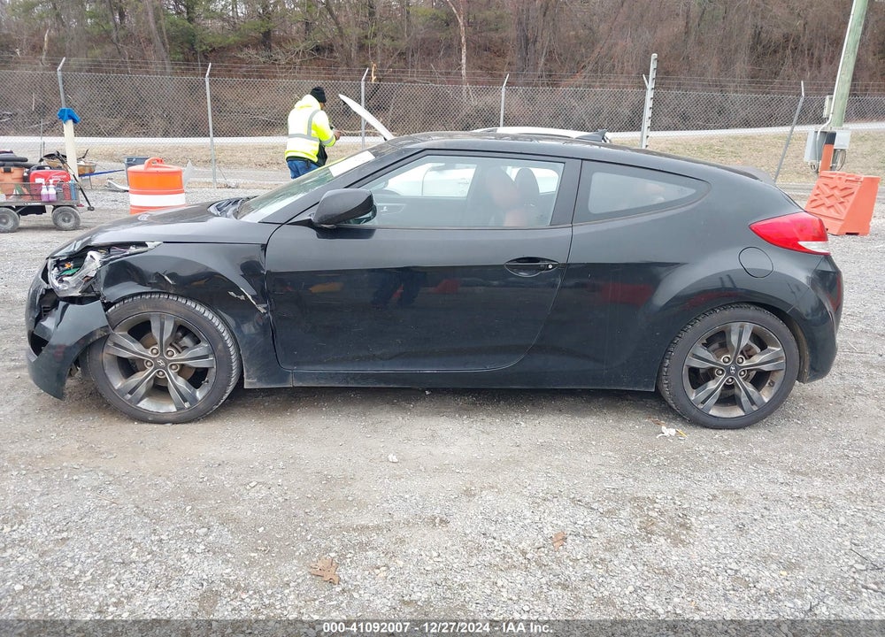 2012 HYUNDAI VELOSTER BASE W/RED/BLACK VIN: KMHTC6AD2CU077793
