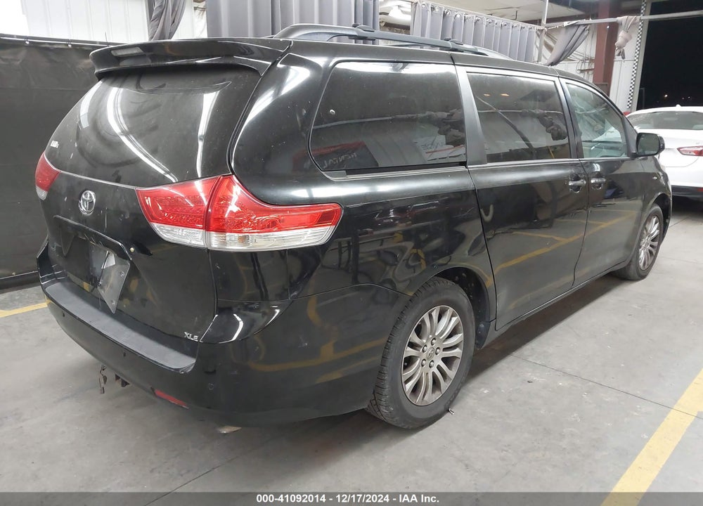 2013 TOYOTA SIENNA XLE LIMITED VIN: 5TDYK3DC5DS324986