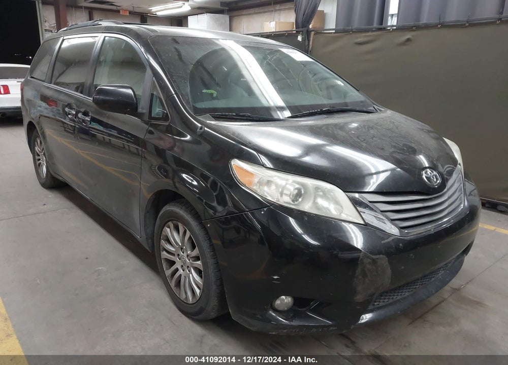 2013 TOYOTA SIENNA XLE LIMITED VIN: 5TDYK3DC5DS324986