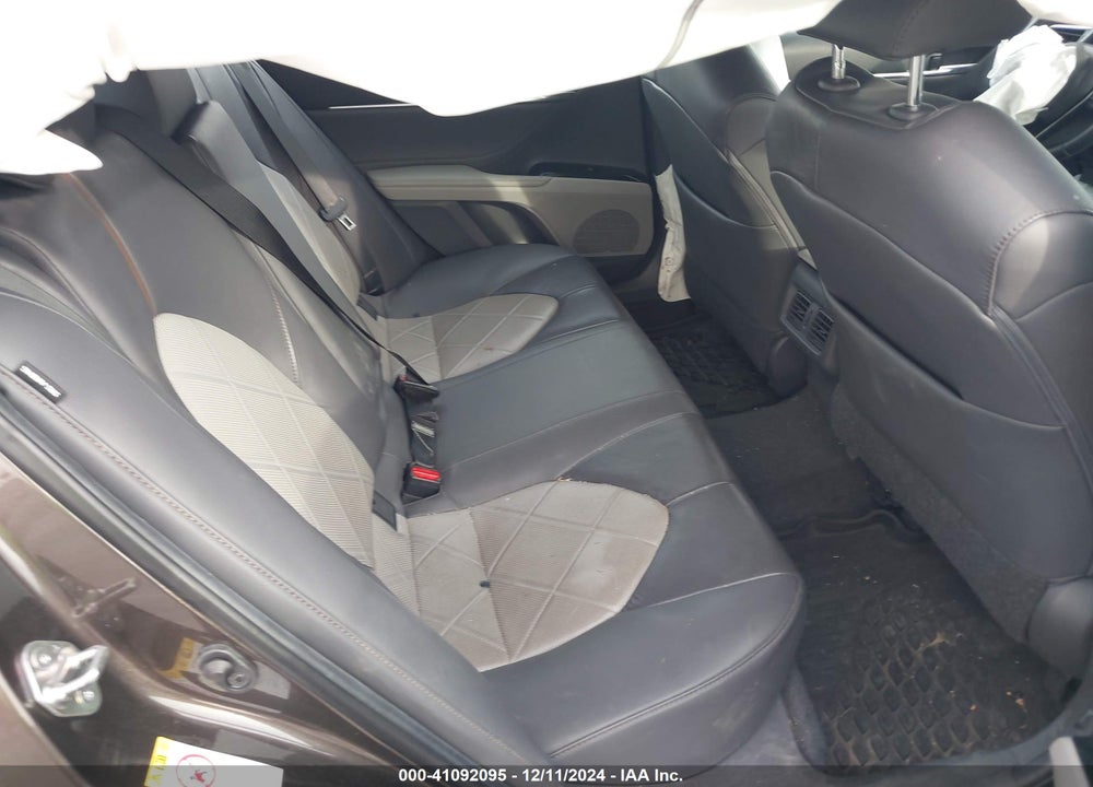 2018 TOYOTA CAMRY XLE VIN: 4T1B11HK4JU048320