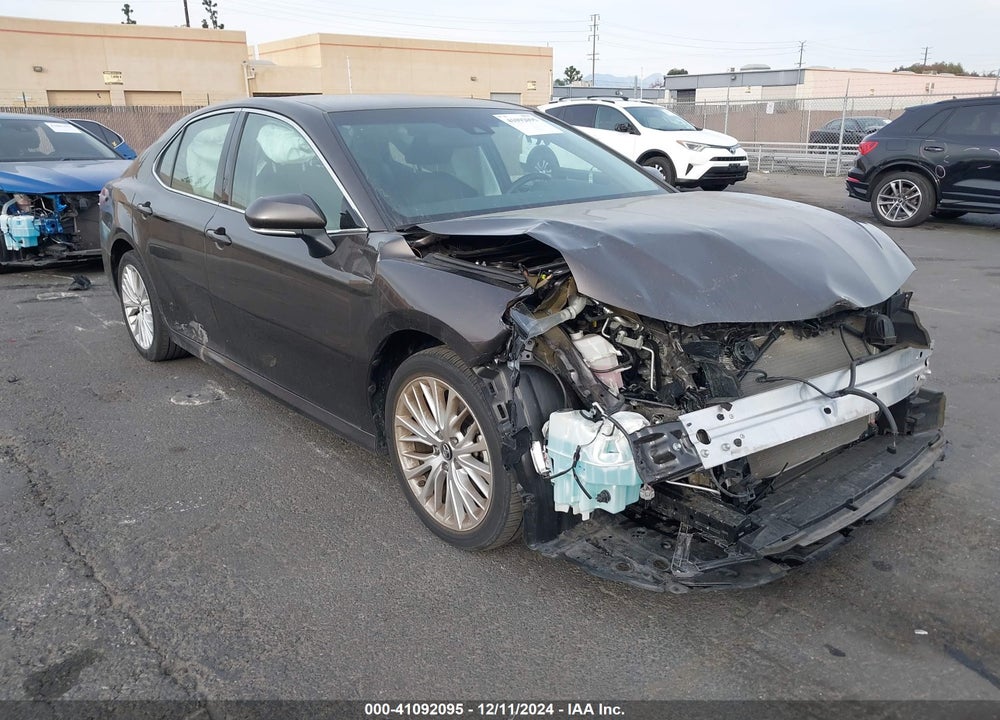 2018 TOYOTA CAMRY XLE VIN: 4T1B11HK4JU048320