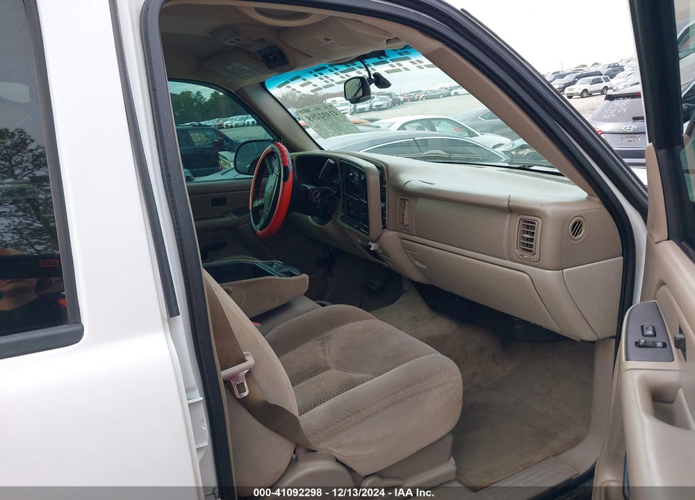 2005 CHEVROLET TAHOE LS VIN: 1GNEC13T35R159145