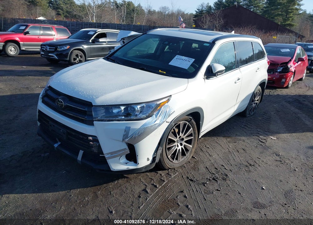 2017 TOYOTA HIGHLANDER SE VIN: 5TDJZRFH0HS380851