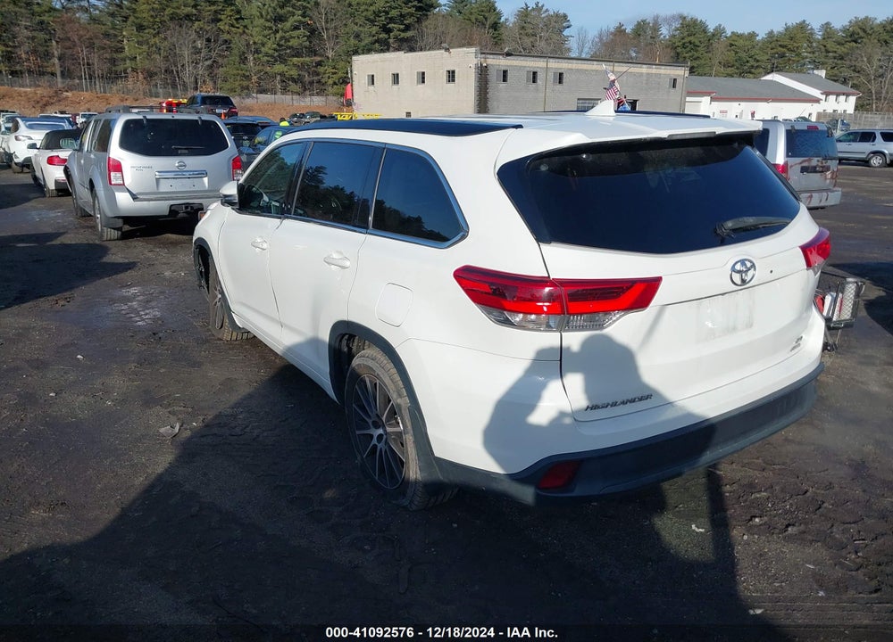 2017 TOYOTA HIGHLANDER SE VIN: 5TDJZRFH0HS380851