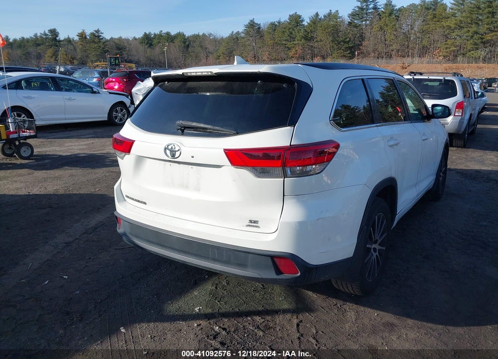 2017 TOYOTA HIGHLANDER SE VIN: 5TDJZRFH0HS380851