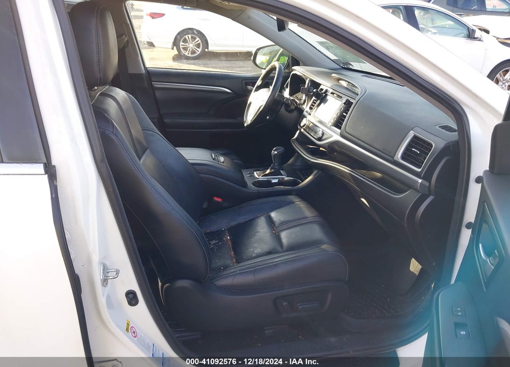 2017 TOYOTA HIGHLANDER SE VIN: 5TDJZRFH0HS380851
