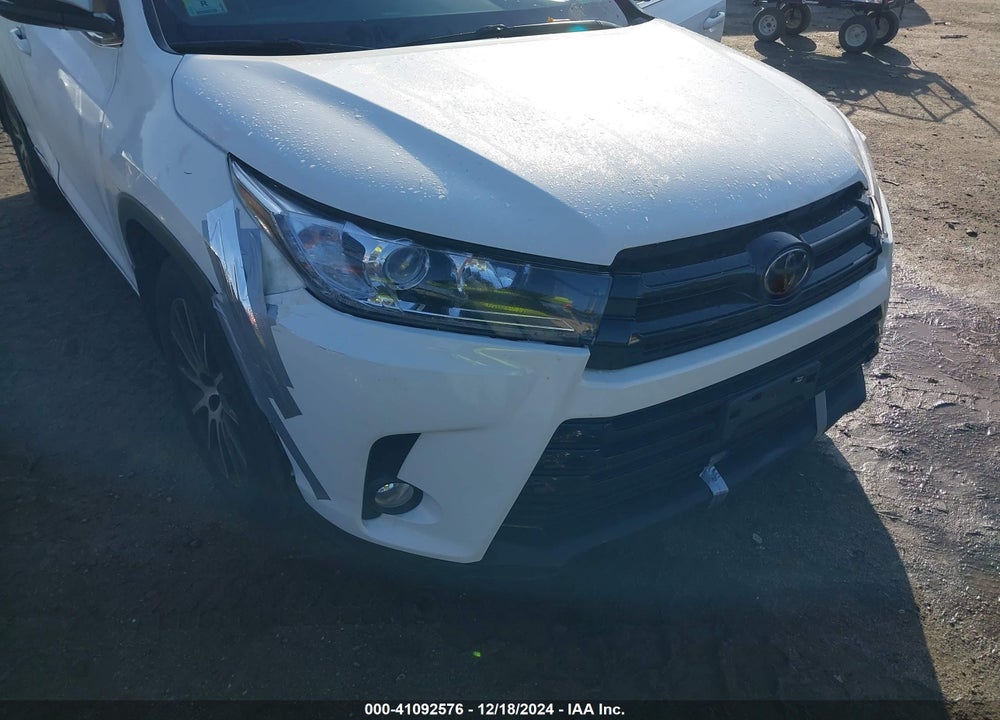 2017 TOYOTA HIGHLANDER SE VIN: 5TDJZRFH0HS380851