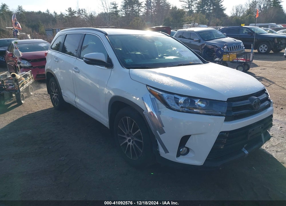 2017 TOYOTA HIGHLANDER SE VIN: 5TDJZRFH0HS380851