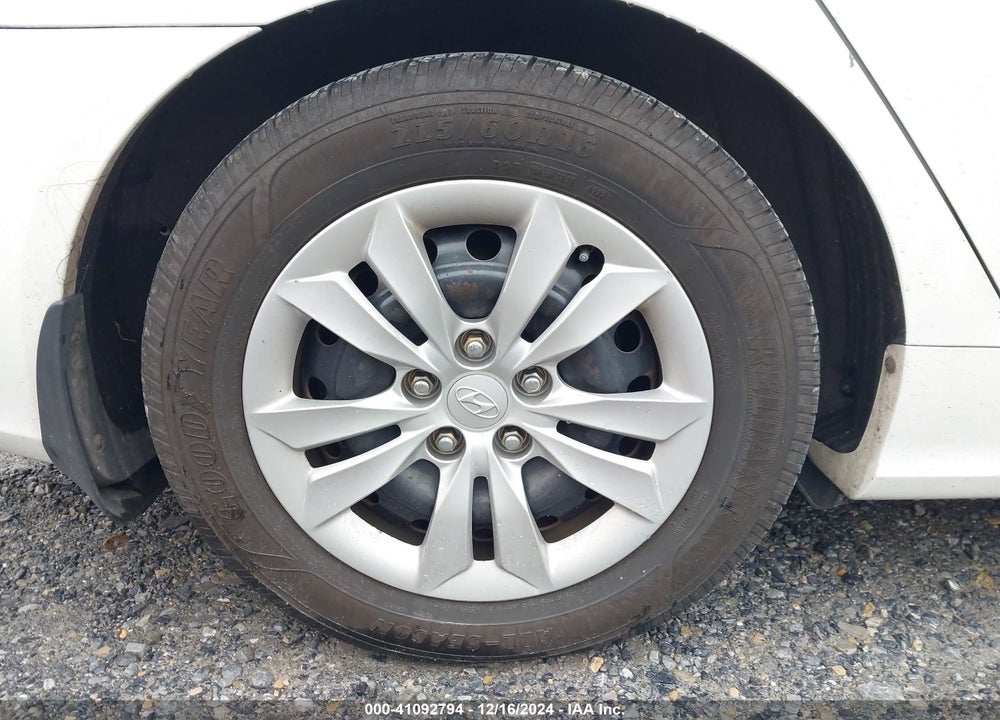 2011 HYUNDAI SONATA VIN: 5NPEB4AC8BH182665
