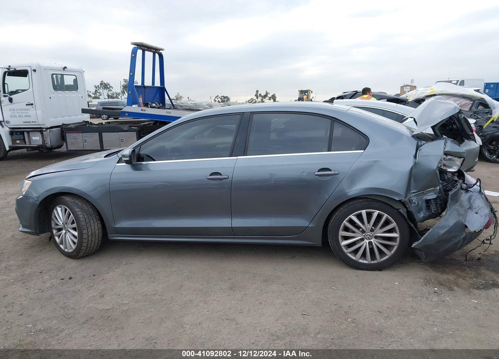 2015 VOLKSWAGEN JETTA 1.8T SE VIN: 3VWD17AJ2FM283423
