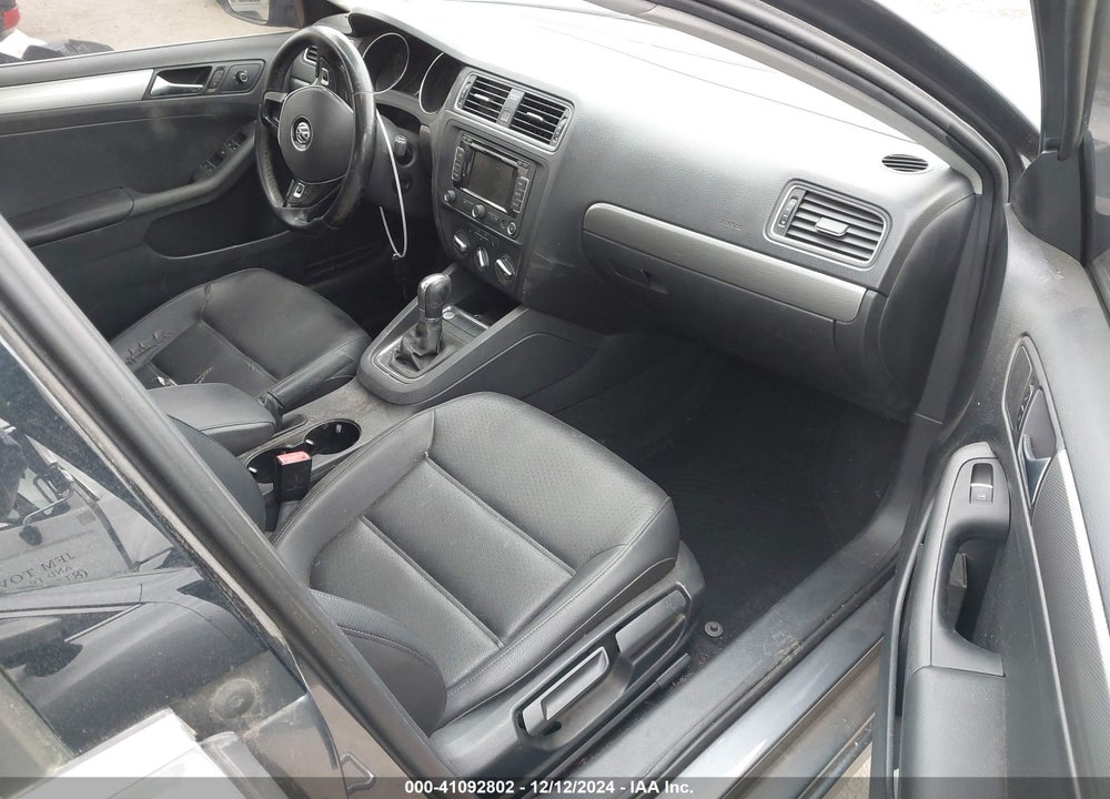2015 VOLKSWAGEN JETTA 1.8T SE VIN: 3VWD17AJ2FM283423